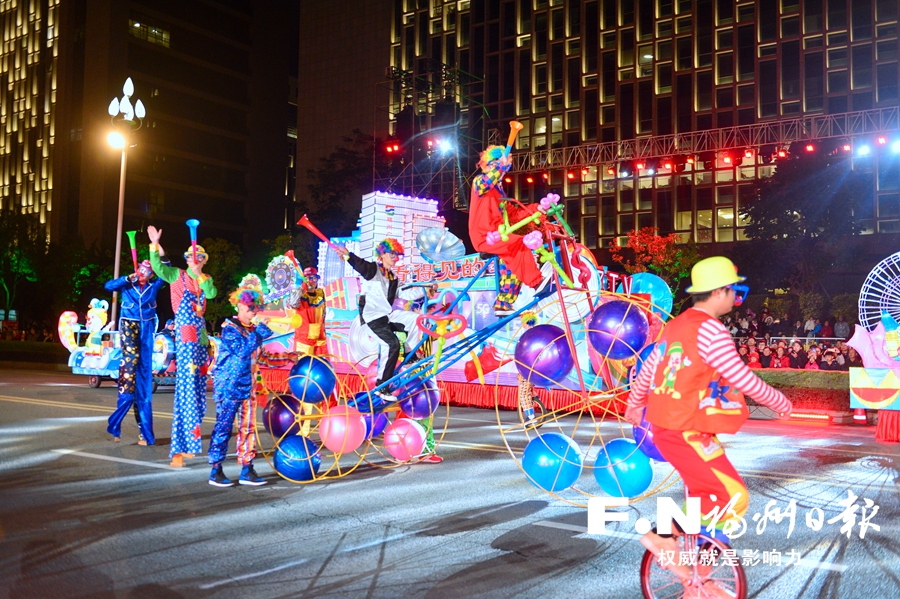 花车巡游　扮靓榕城