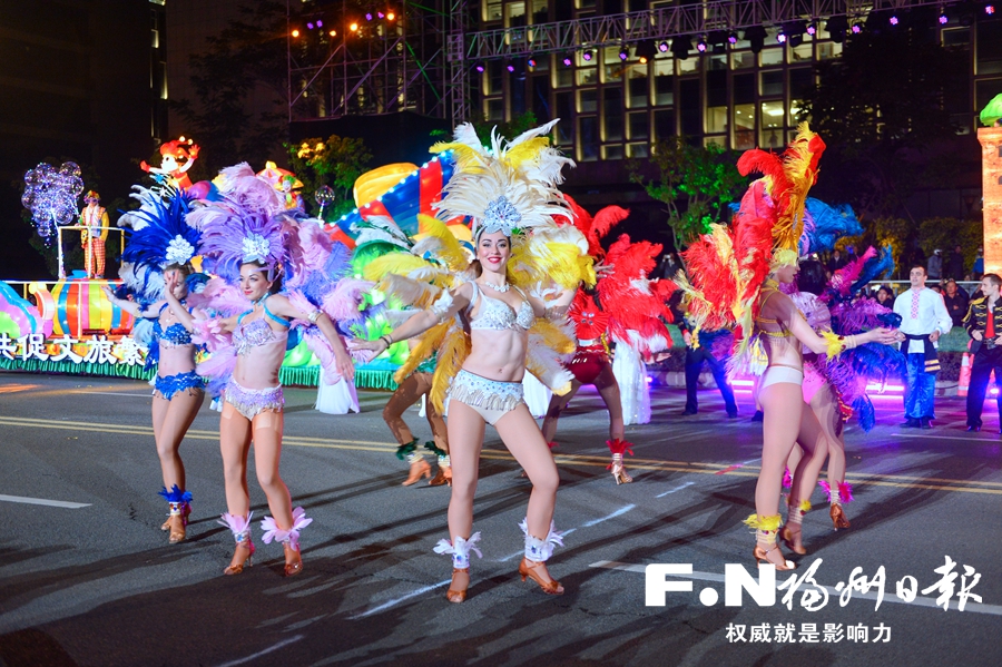 花车巡游　扮靓榕城