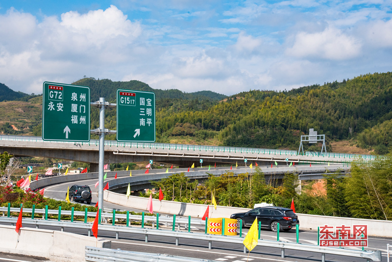 厦沙高速泉州境内两路段建成通车