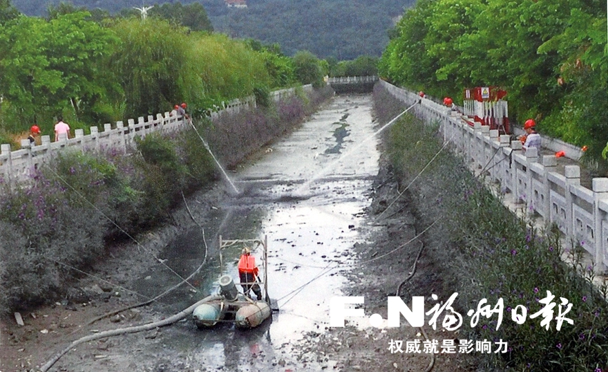 吴山河清淤前.