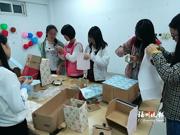 福大学子响应绿色发展环保理念　将快递箱变废为宝