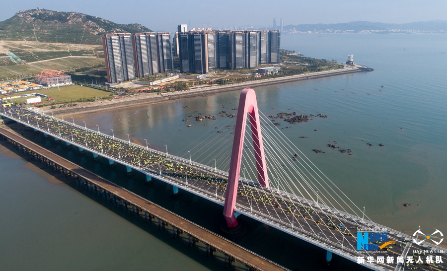 这是漳州开发区地标性景观双鱼岛大桥.