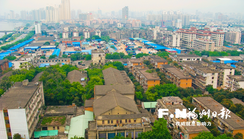 2000年的鳌峰洲片区.福州新闻图片社 供图