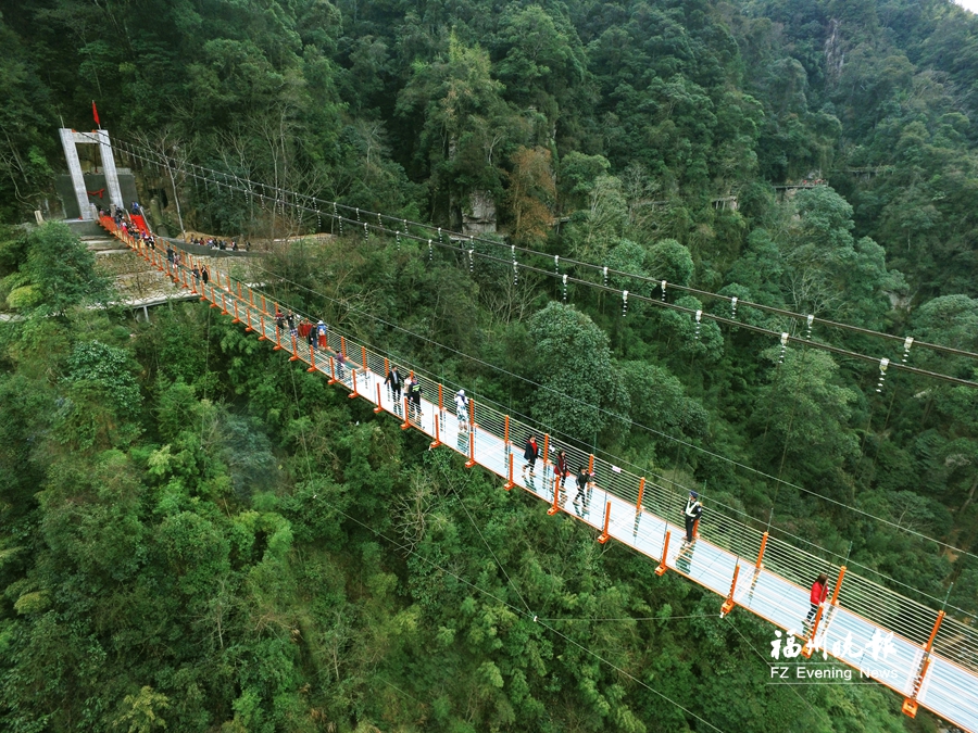福建省首座玻璃天桥下月开拆 位于侠天下旅游区